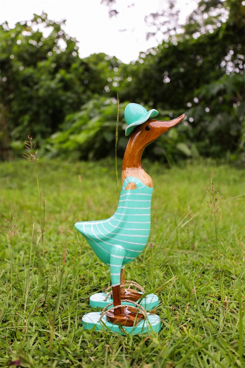 Houten eend Luca M turquoise voor op tafel