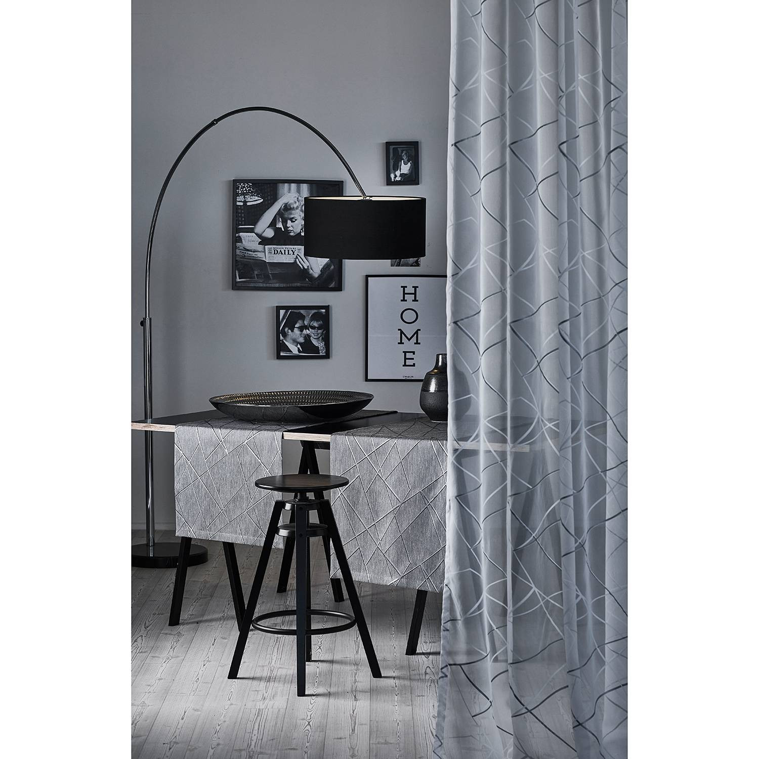 home24 Tafelloper Vio Grijs met Grafisch Design B: 46 cm, L: 135 cm