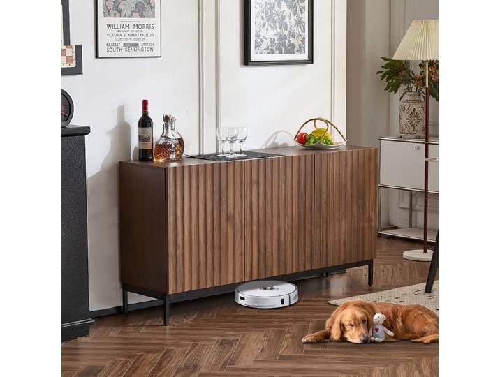 Buffet en chêne à grain foncé 150x40x80cm, armoire décorative moderne du milieu du siècle, 3 portes, design 3D ondulé, étagères réglables