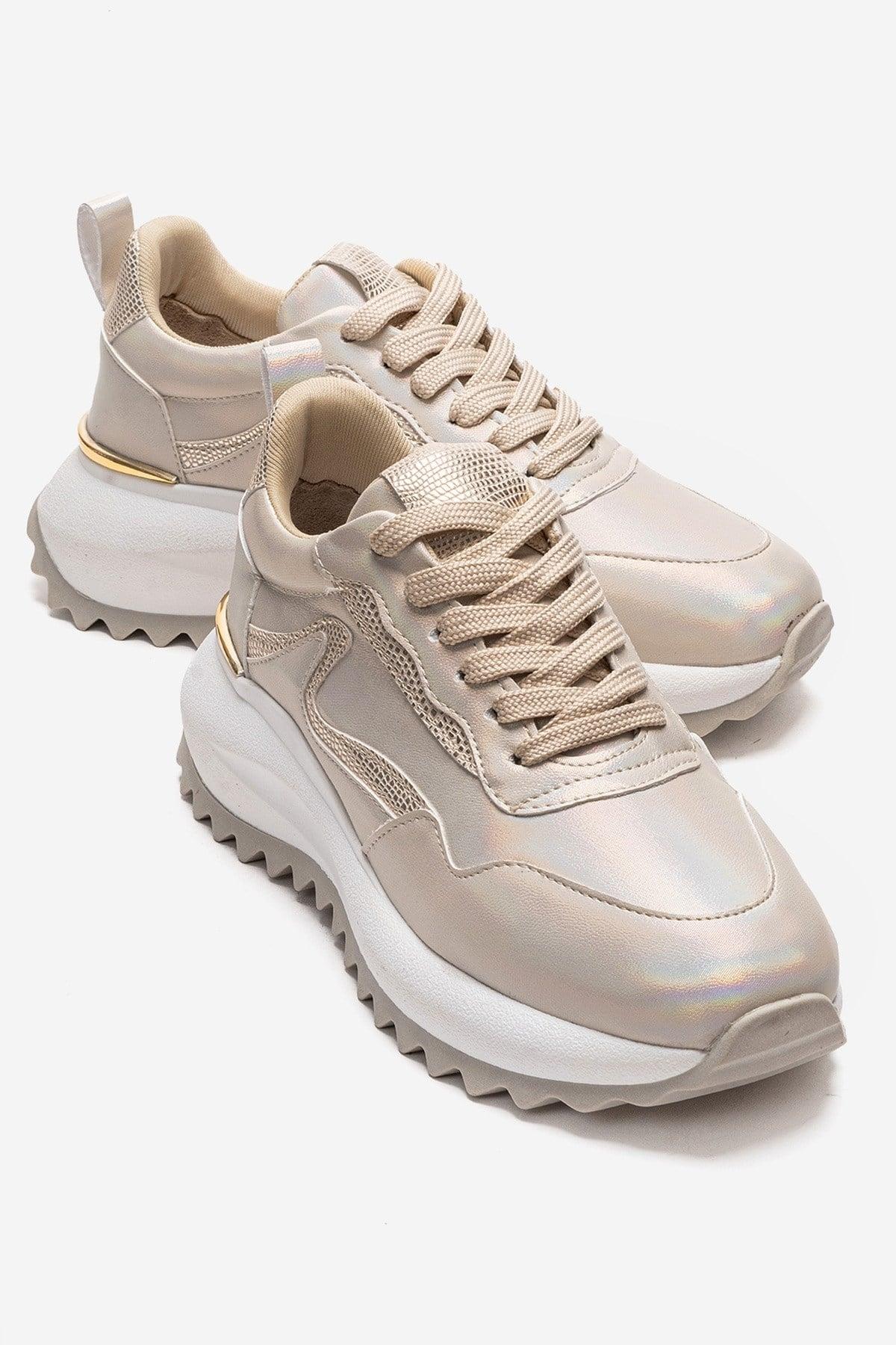 Whisper Casual Sneaker