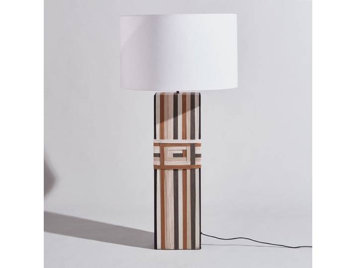 Beige und braune geflochtene Stehlampe mit cremefarbenem Lampenschirm aus Baumwolle und Leinen, H142
