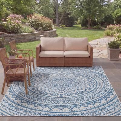 SAFAVIEH Courtyard Fran Mandala Indoor/ Outdoor Waterproof Patio Backyard Rug