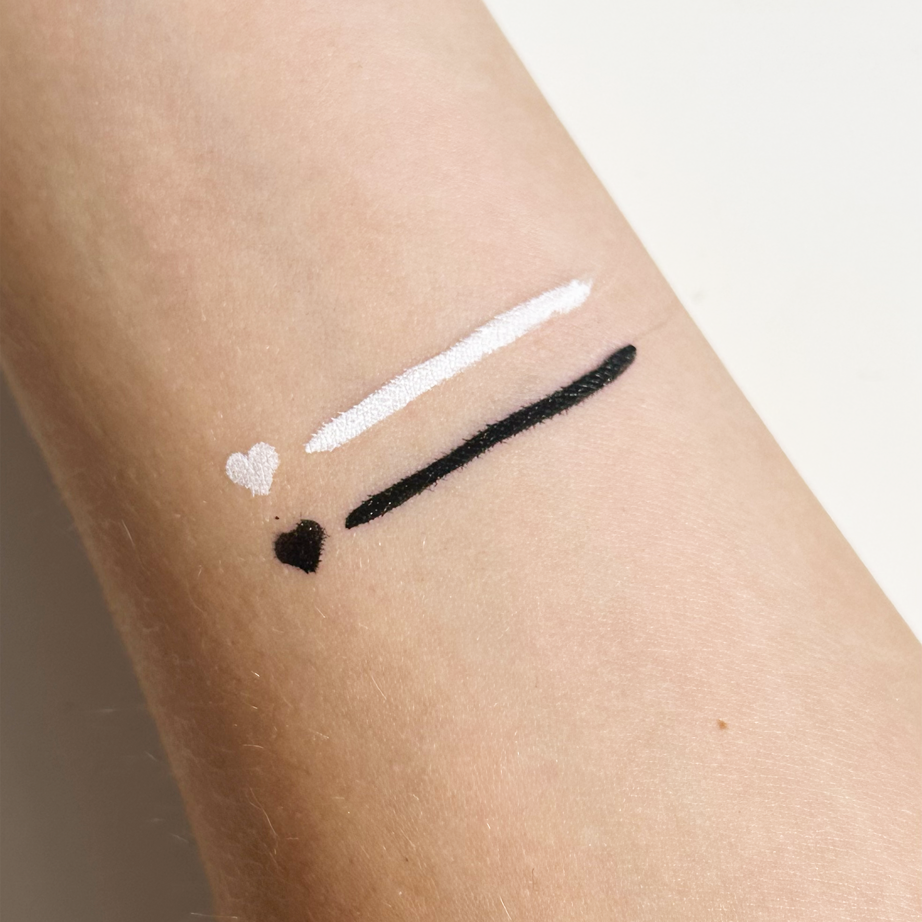 Heart B&W; Bundle - Stamp & Eyeliner Pen - Glisten Cosmetics