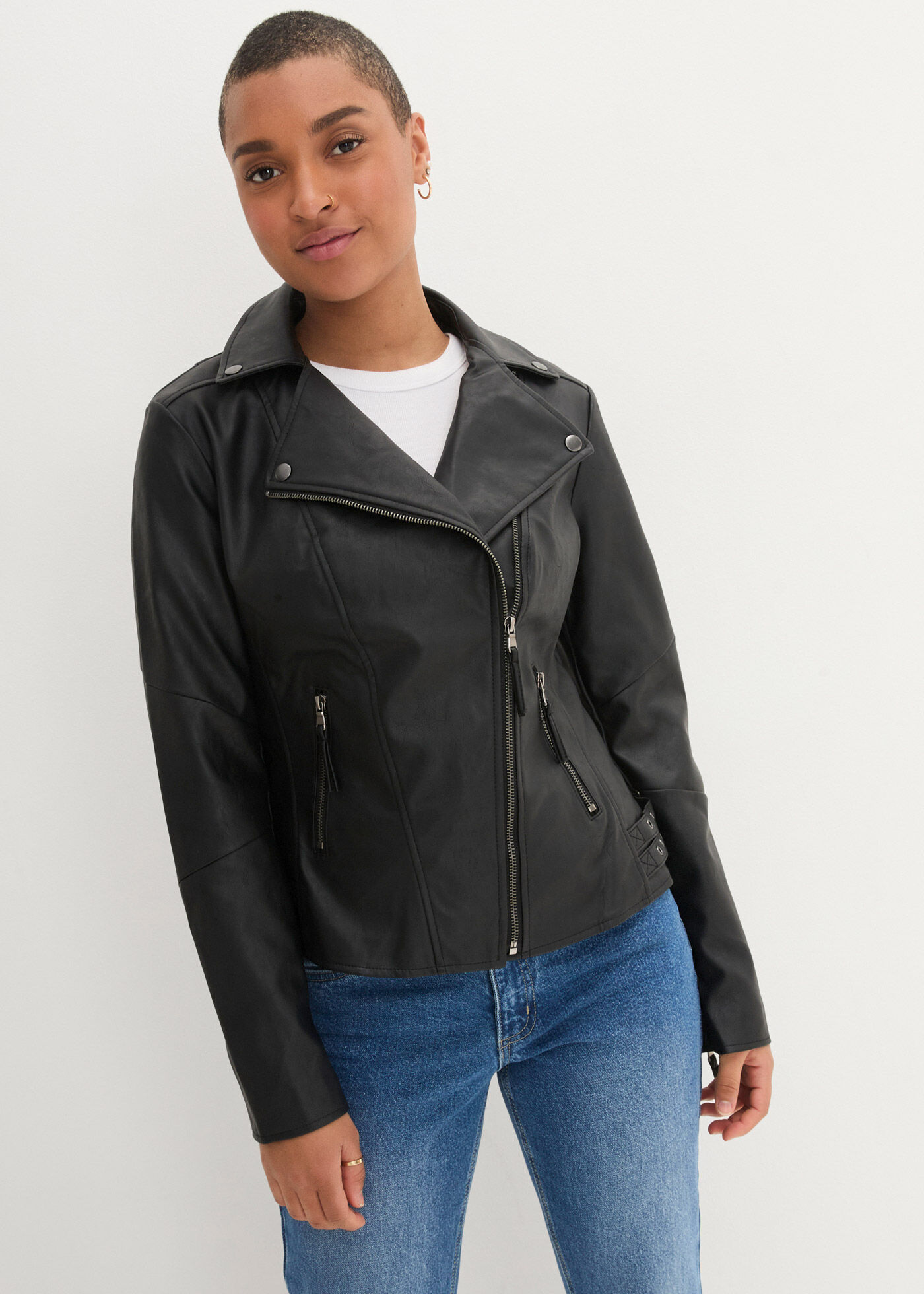Lederimitatjacke BONPRIX, Damen, Gr. 36, schwarz, Obermaterial: 100% Viskose. Futter: 100% Polyester, unifarben, tailliert, Jacken Lederimitatjacke, im Bikerstil, taillierte Passform, mit Kragen und Revers schwarz 36