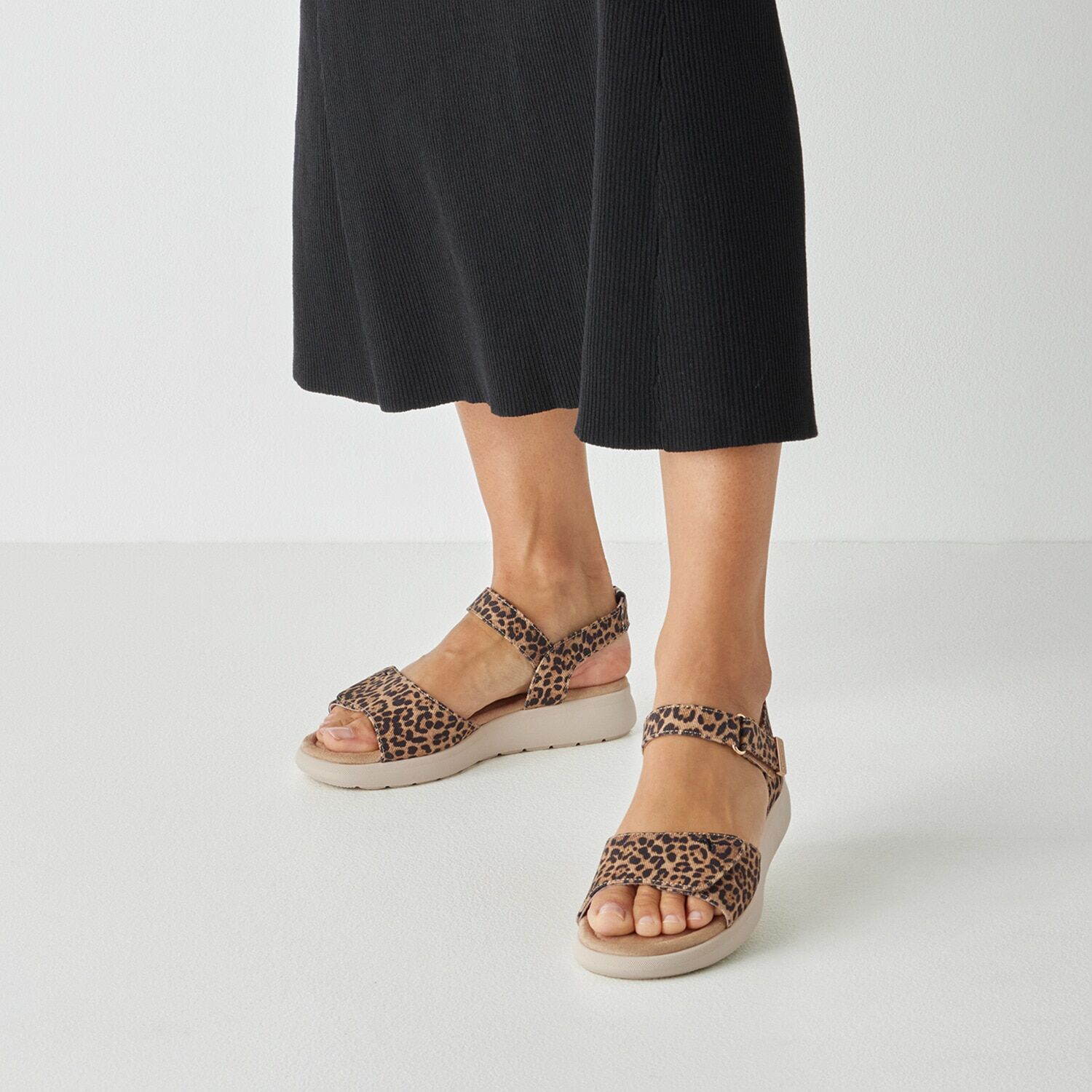 Riemchensandale TAMARIS, Damen, Gr. 39, Textil, leo, Schuhe Riemchensandale, Sommerschuh, Plateausandalette im angesagten Leo-Look