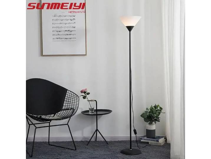 Lampe sur pied minimaliste et tendance de style nordique E27 pour salon, chambre à coucher, bureau, chevet, lampe verticale LED multifonctionnelle moderne