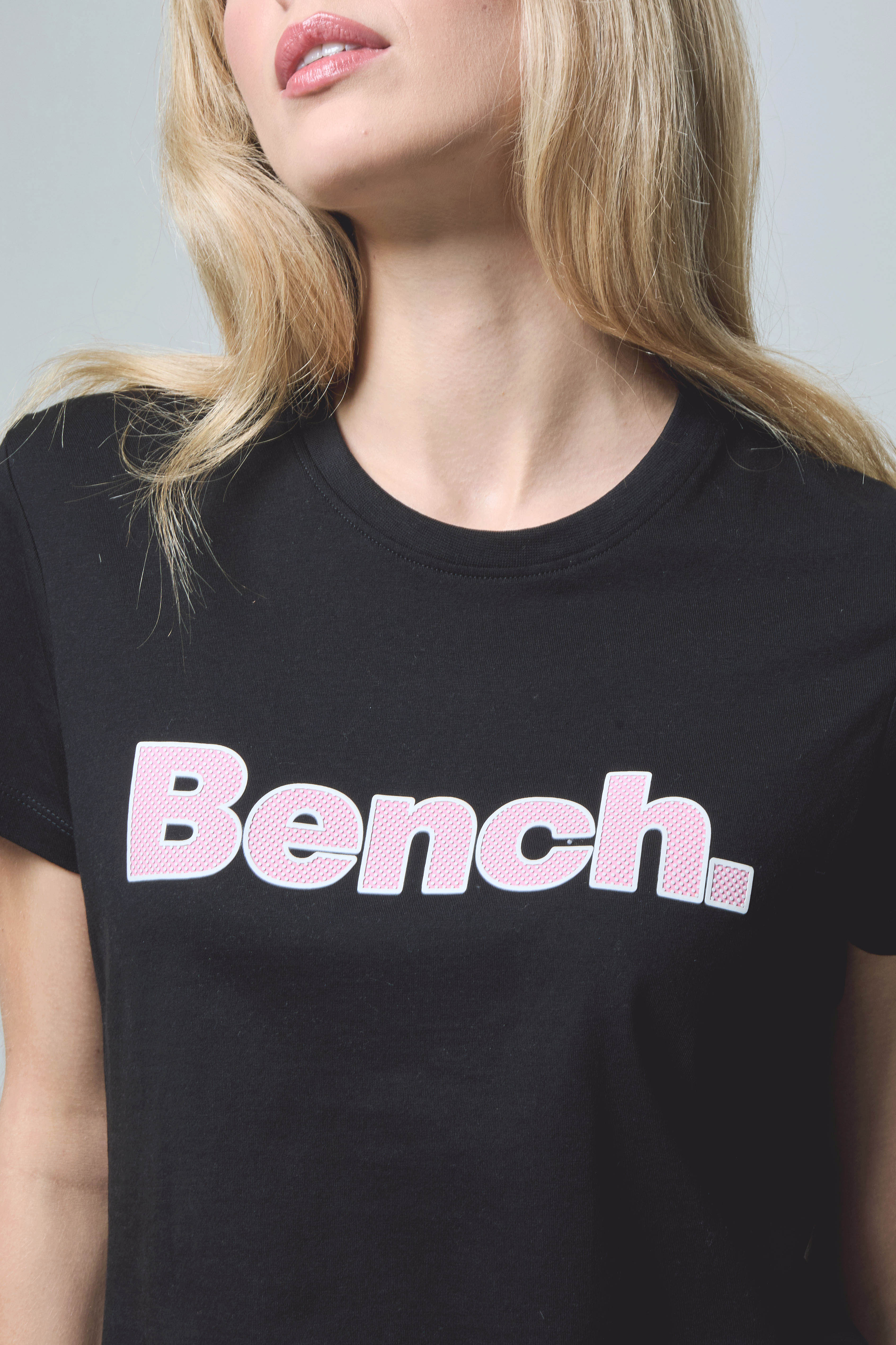 Kurzarmshirt BENCH. "LEORA", Damen, Gr. 36, schwarz, Jersey, Obermaterial: 100% Baumwolle, bedruckt, figurbetont, Rundhals, Shirts Kurzarmshirt, figurbetonte Passform, mit Rundhalsausschnitt schwarz 36