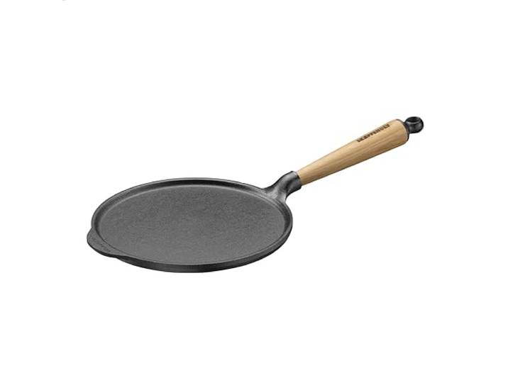 SKEPPSHULT Pfannkuchen Pfanne aus reinem Gusseisen mit Eichenholzgriff Ø 23 cm mit praktischer Aufhängeöse für aller Herdarten geeignet