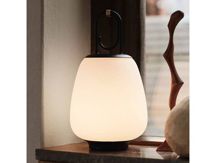 Lucca SC51 Outdoor Portable Opal Glass/Black - &Tradition - Wohnzimmer - Design