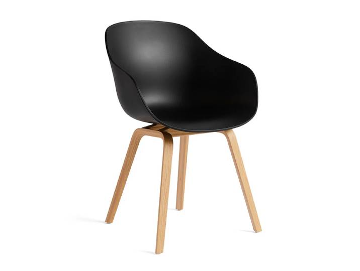 HAY - About A Chair AAC 222, Eiche lackiert / black 2.0 (Kunststoffgleiter)