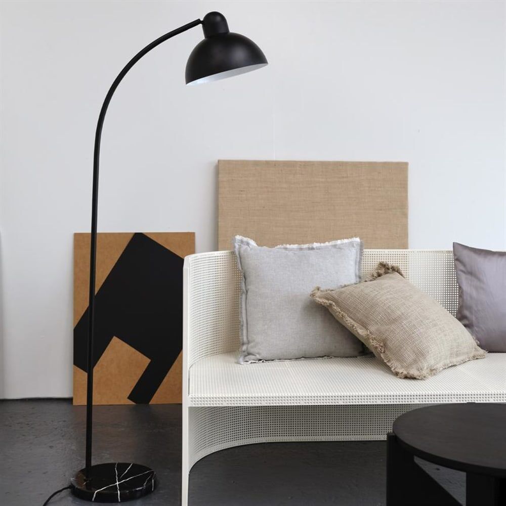 Dyberg Larsen Lampadaire en métal noir mat Noir 25x140x44cm