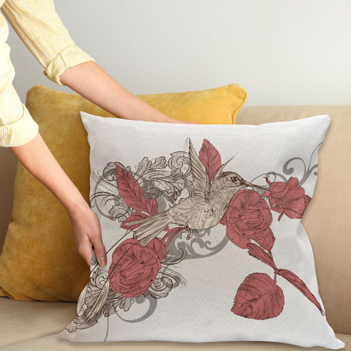 ABAKUHAUS Sierkussenhoes Hummingbird op Roos Bloem Tak, Vintage Stijl Illustratie, Ruby Beige, 70 x 70 cm