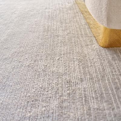 EXQUISITE RUGS Tangaro Hand-loomed Bamboo Silk/Banana Silk Silver Area Rug.