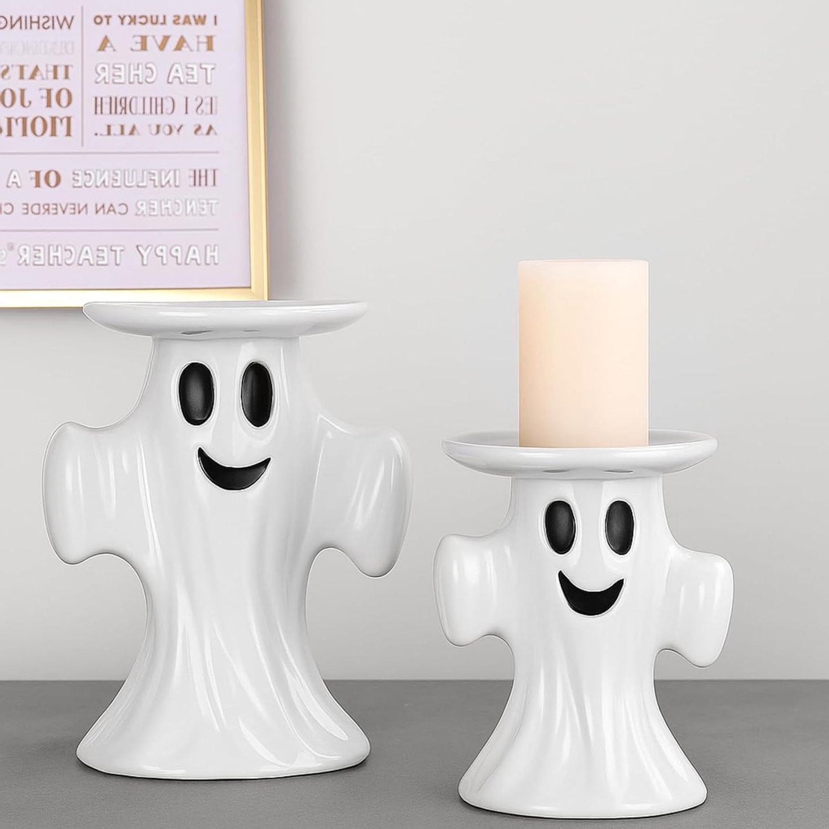 Opaalwitte keramische spook kandelaars met glimlachend design voor Halloween decoratie - Hoogte: 13 cm en 18 cm
