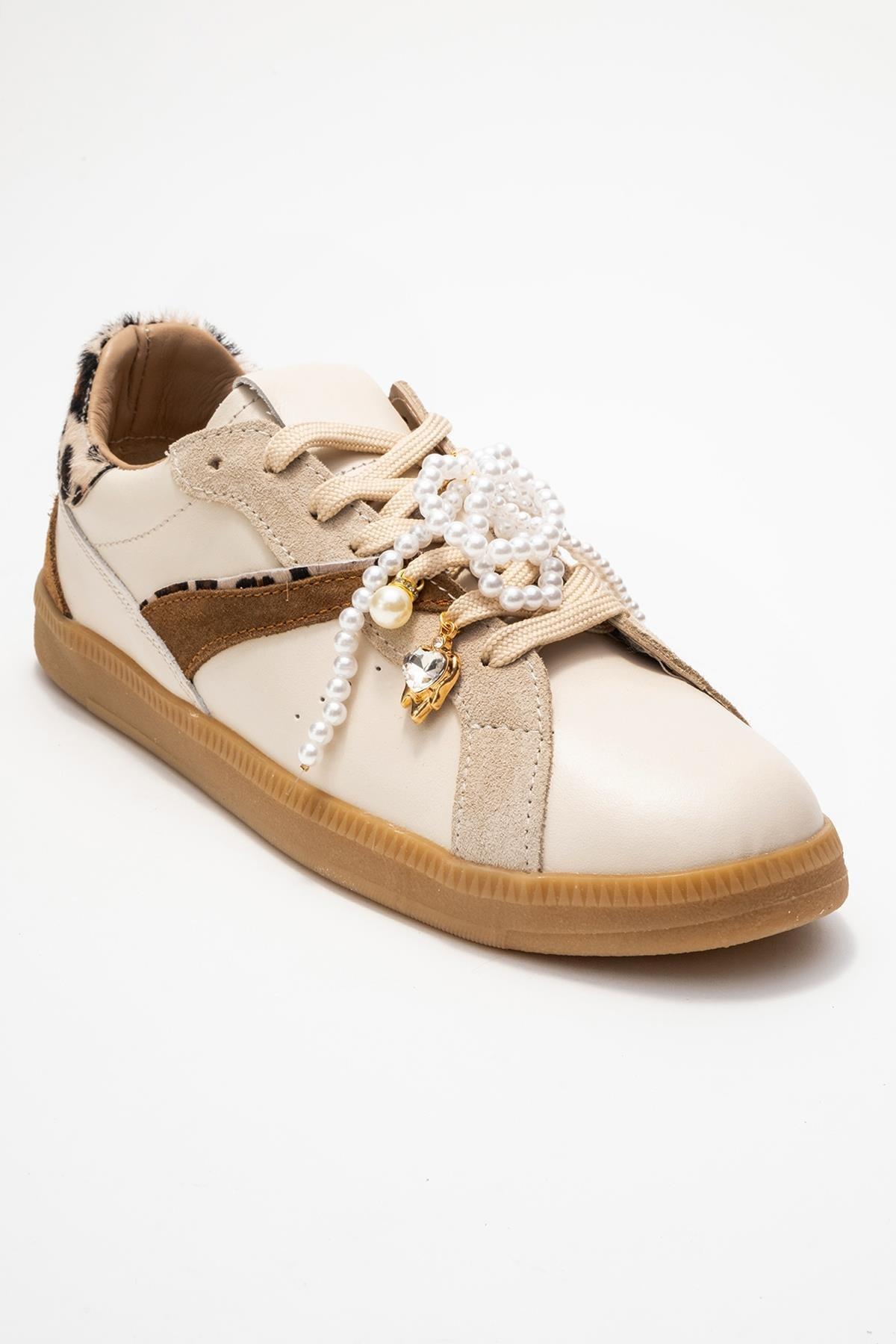 Forever & Always Ledersneaker mit Perlen-Schnalle für Damen - Beige