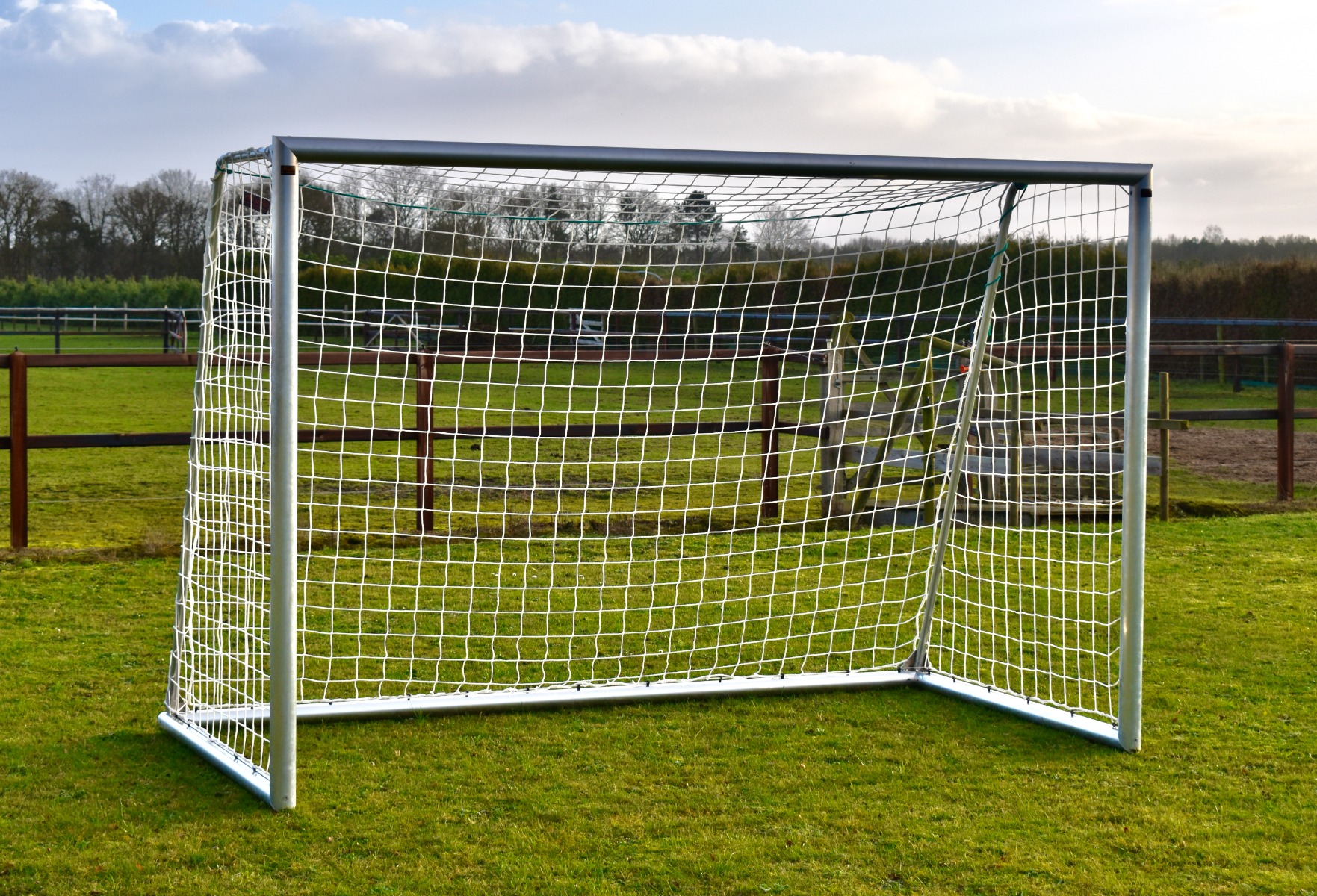 Aluminium Soccer Goal - 300x200 - Professional - Incl. net