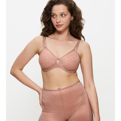 Triumph "Signature Sheer" verkleinert die Brust optisch um eine Cup-Größe, Spitze
