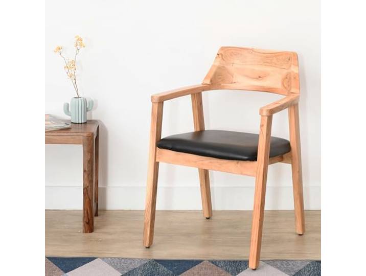SAM Esszimmerstuhl Angel, Akazienholz naturfarben, Echtleder schwarzes Echtleder, Holzstuhl mit Armlehnen, ergonomischer Massivholz-Sessel mit Leder-Bezug, Stuhl für Küche