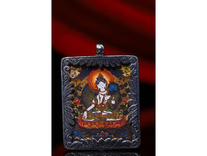 2 Old Xizang Folk Collection, amulette pendentif Thangka en bronze ancien, argenté et cinabré, représentant la Bodhisattva Tara Blanche, pour la protection de la maison et l'exorcisme