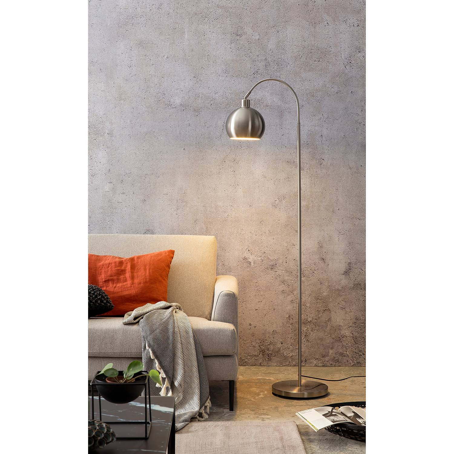 home24 Staande lamp Rhyme zilver, verchroomd metaal, B: 28 cm, D: 60 cm, H: 153 cm