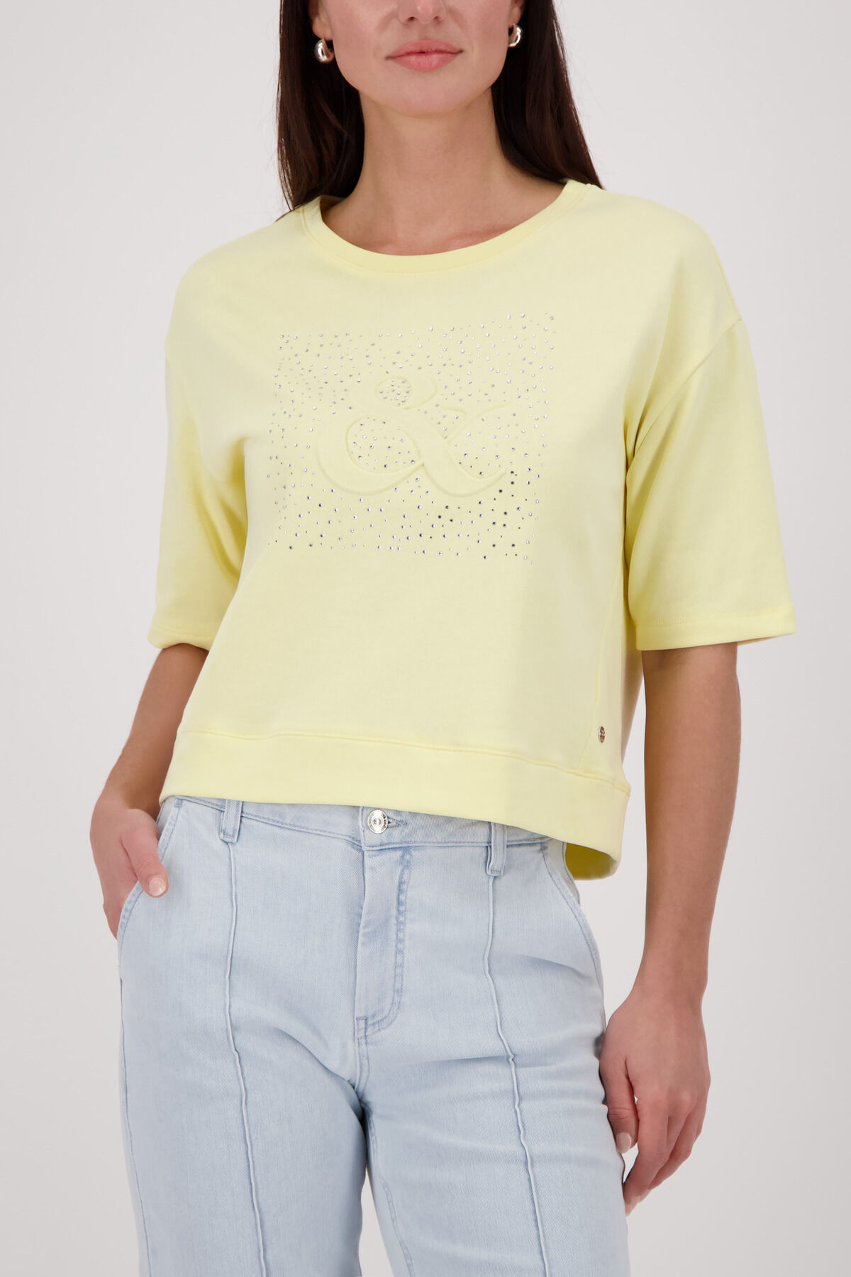 Sweatshirt MONARI "Sweatshirt Basic Schmuck", Damen, Gr. 46, gelb (past gelb), Sweatware, Obermaterial: 100% Baumwolle, unifarben, regular fit taillenbedeckt, Rundhals, eingesetzt abgesteppte Kante, Sweatshirts Sweatshirt, mit Glitzerrnieten past gelb 46