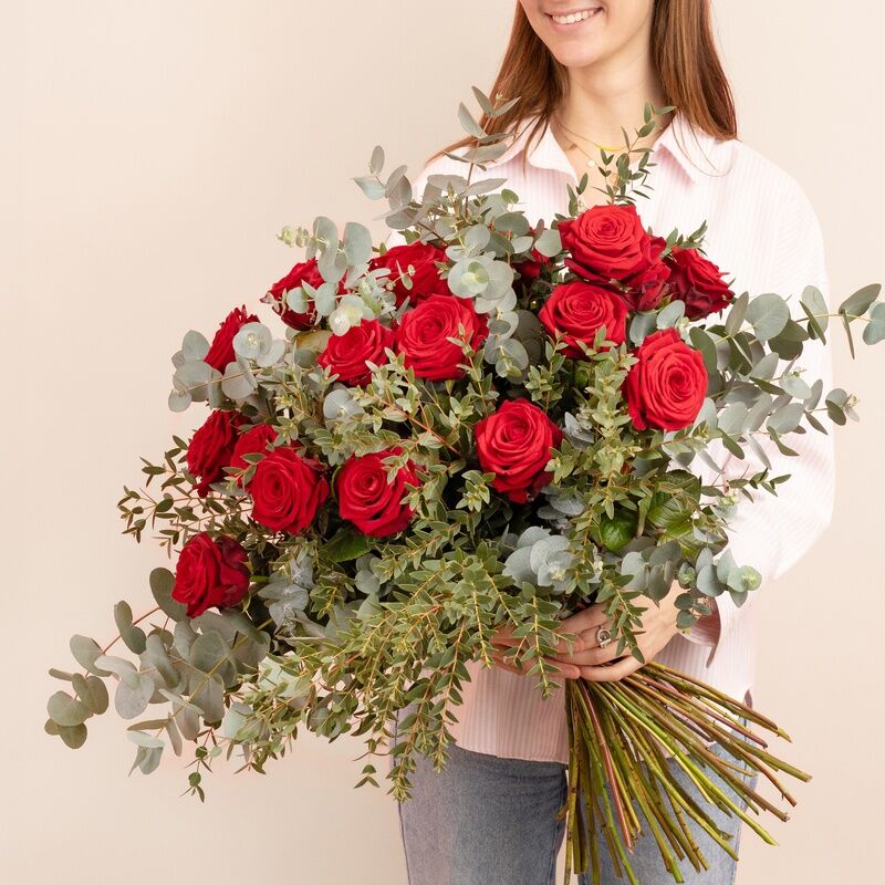 Amour exceptionnel : gros bouquet de roses rouges - Interflora