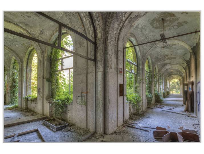 Bild mit Rahmen Lost Place Geteilter Flur image LAND