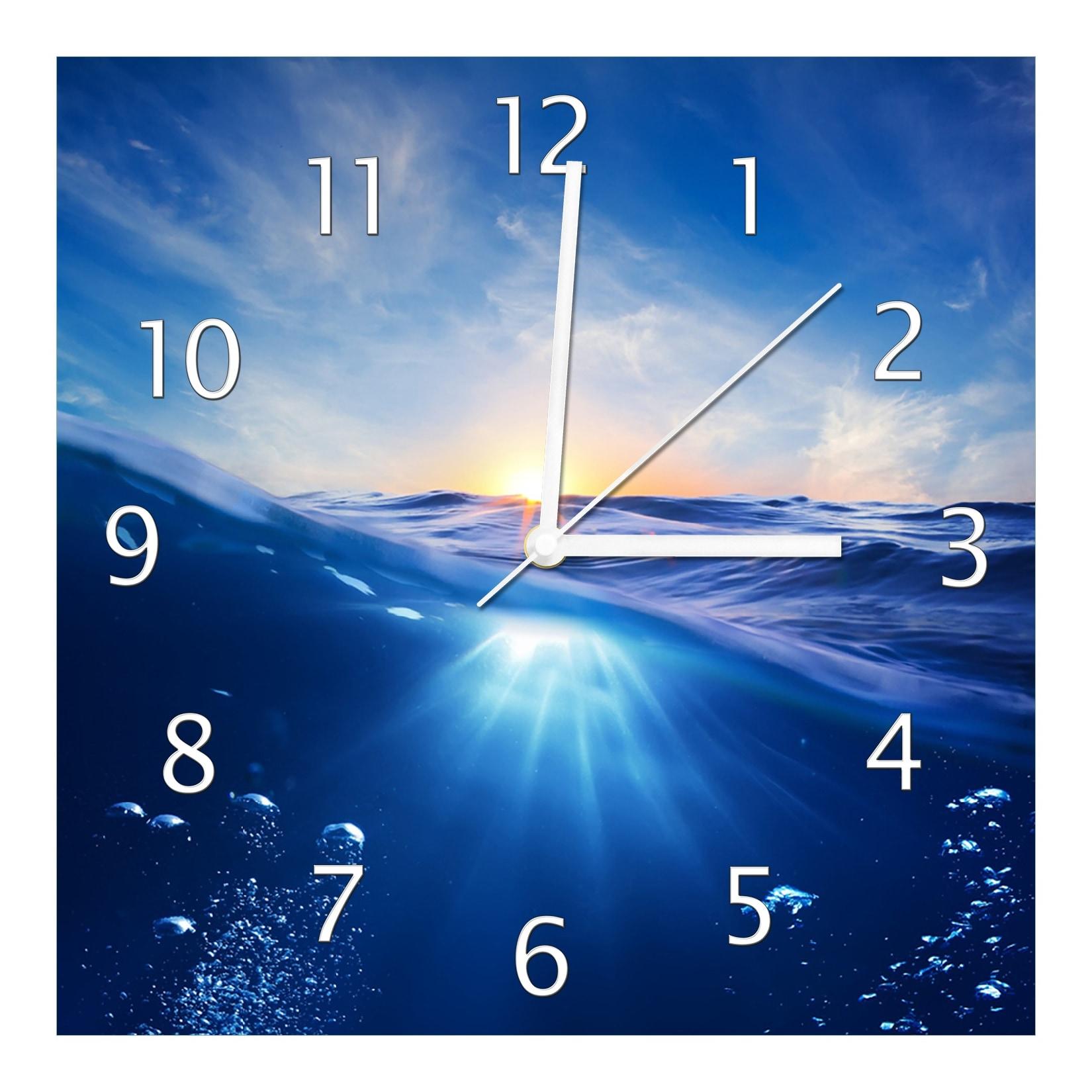 Wallario Uhr 30 x 30 cm, weiße Zeiger Wellen im Meer bei Sonnenuntergang
