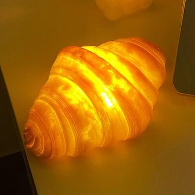 Croissant Lampe Toast Brot Licht Kreuz Brötchen Umgebungslicht Kuchenladen Ornament kreatives Geschenk LED Nachtlicht