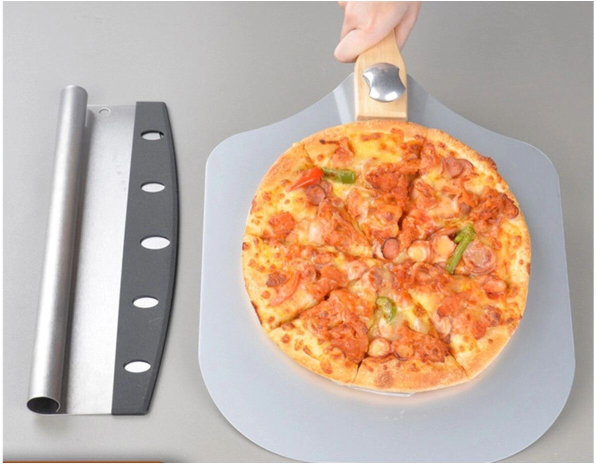 INF Dicker Pizzaschieber-Set – faltbarer silberner Pizzaschieber, Pizzarocker-Schneider, Ölpinsel & Lederbox