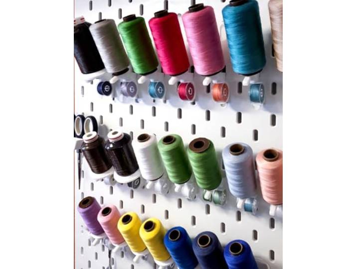 JL House. 20 stuks naaigaren rollen houder haken voor IKEA Skadis gatenwand I SKadis accessoires houder gatplaat garenrollen houder GMK001- stijlvolle en duurzame organisatie voor naai-accessoires in