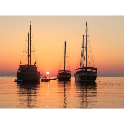 Fototapete PAPERMOON "SCHIFFE-SONNENAUFGANG WALD WALD MEER STRAND BOOTE SEE", bunt, B:4m L:2,6m, Vlies, Tapeten