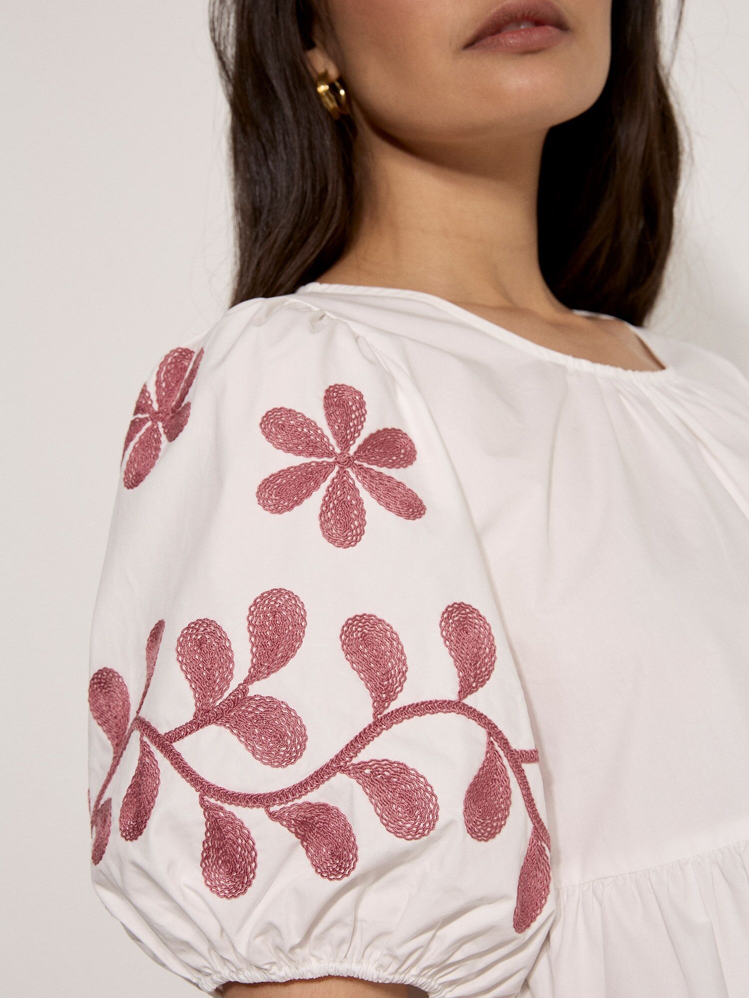 Klassische Bluse APRICOT "Blusenoberteil mit Blumenstickerei und Schößchen", Damen, Gr. S (36), beige (creme), gewebt, Obermaterial: 100% Baumwolle CO., Puffärmel Elastisch, Blusen Klassische Bluse, mit Schößchen