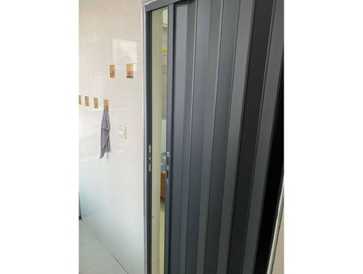 CHZDPP Teleskop-Falttüren Abschließbare Aluminium-Falttür, anpassbare versenkbare Duschtüren für kleine Räume, einfach zu installierende Raumteiler-Tür für mehr Privatsphäre