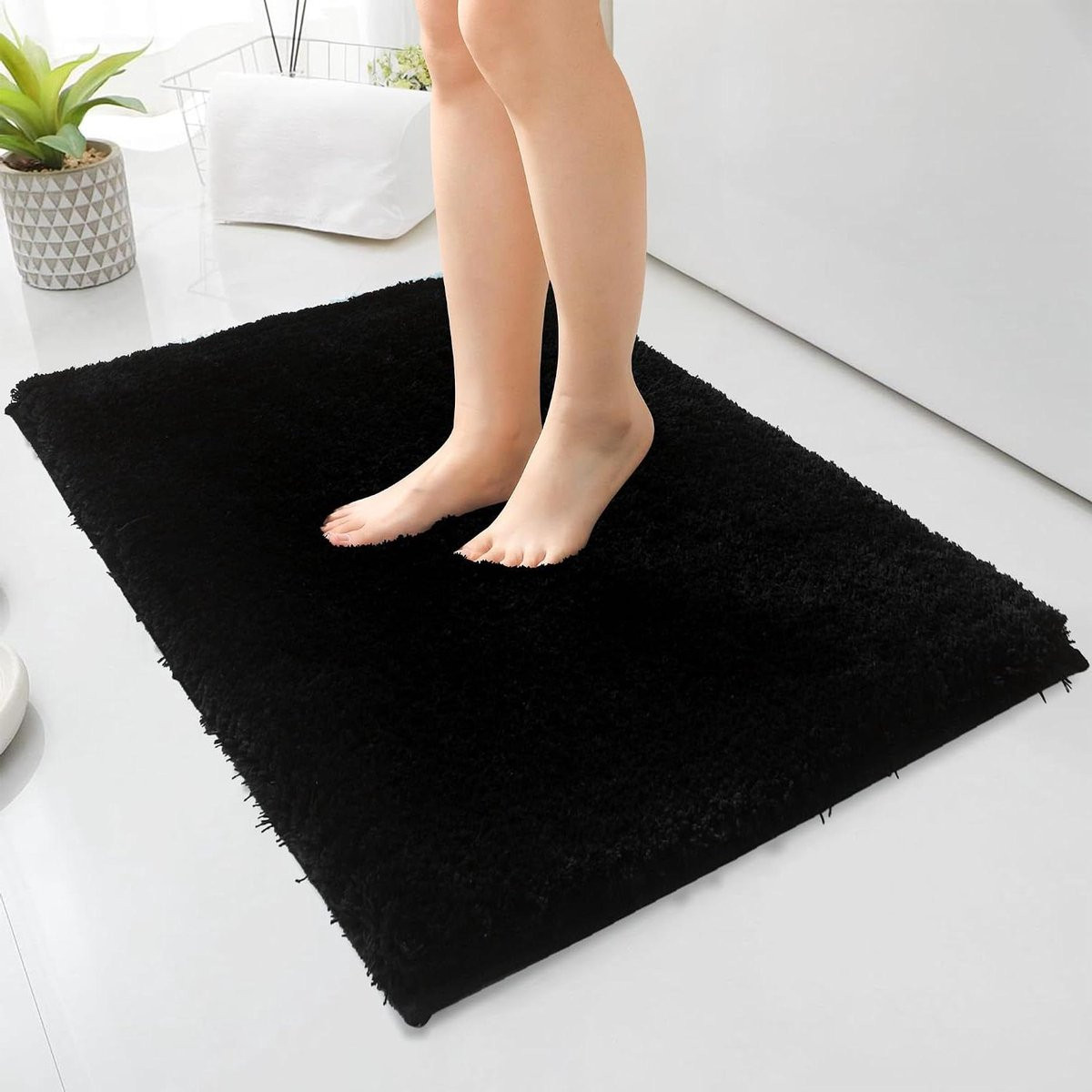 Zwarte badkamer tapijt met antislip onderkant en vochtabsorberende eigenschappen, 40 x 60 cm