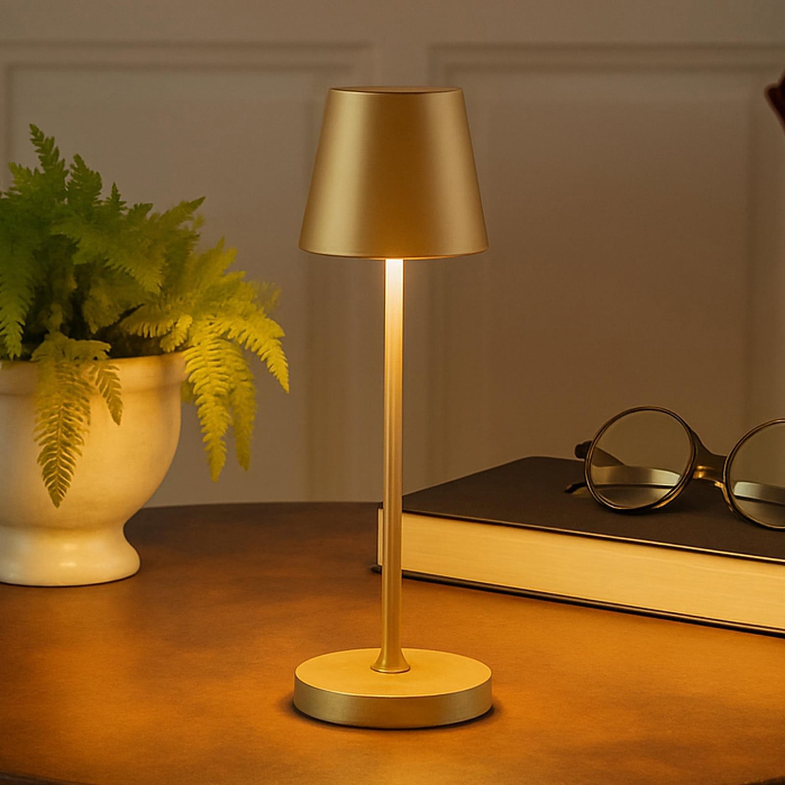 home24 LED-tafellamp goud/messing van metaal met oplaadbare batterij