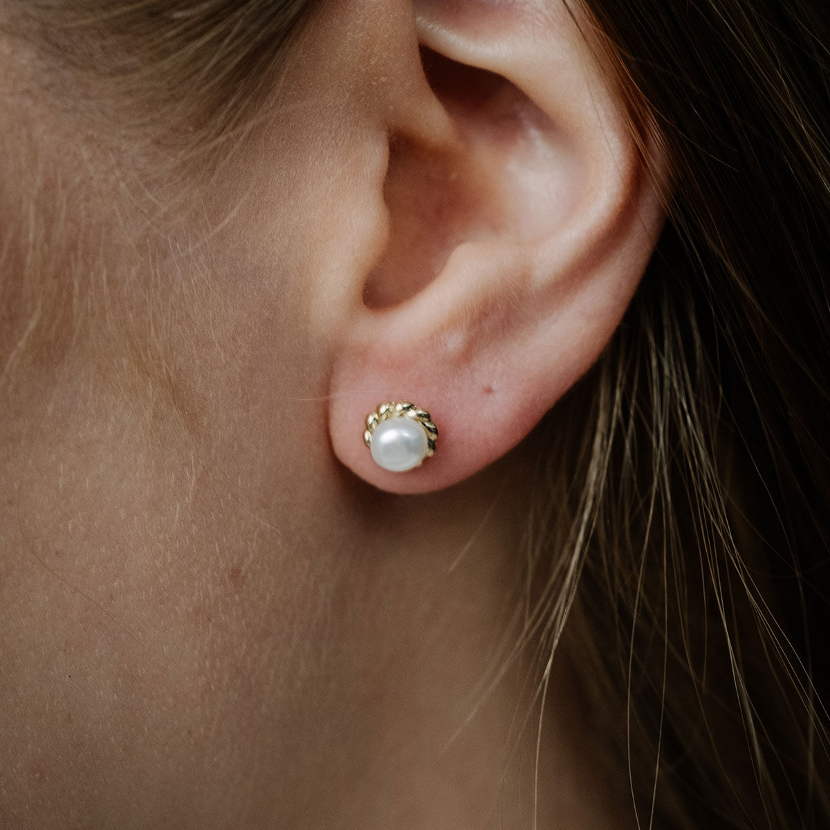 Lykken Pearls kultaiset korvakorut helmi 4,5 mm