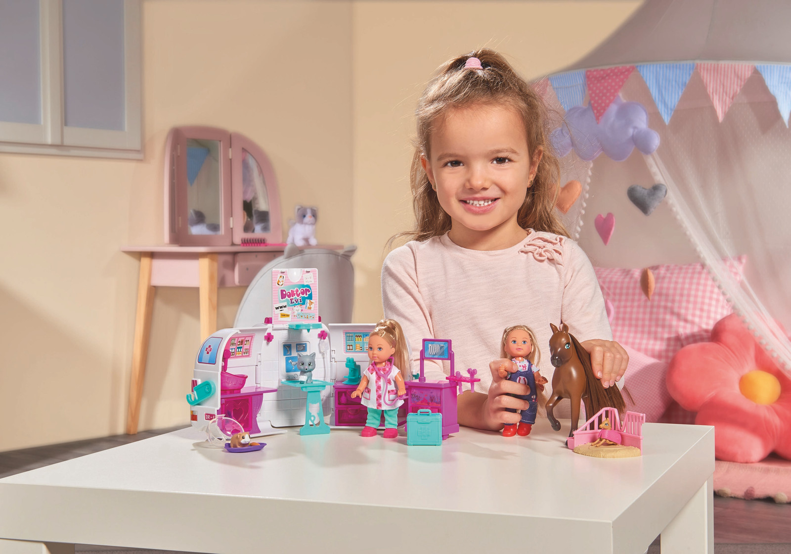 Simba Toys EL Doktor Evi 2-in-1 dierenkliniekmobil