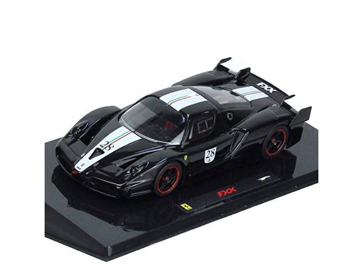 Hot Wheels Elite Modell Auto Ferrari FXX Maßstab 1: 43 schwarz mit Italienische Flagge