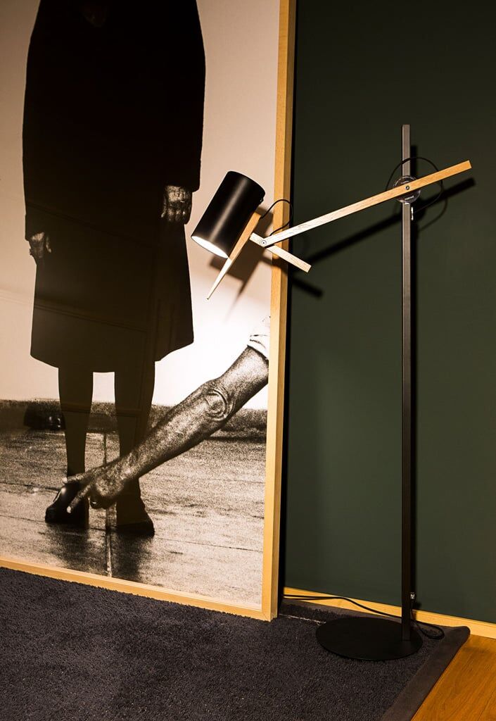 Marset Scantling P73 Stehleuchte (schwarz) schwarz