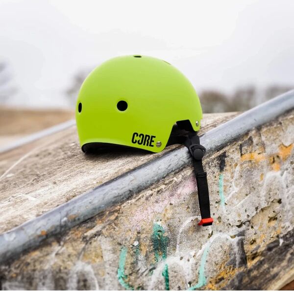 Helm CORE Action Sports (S-M - Neon Green)