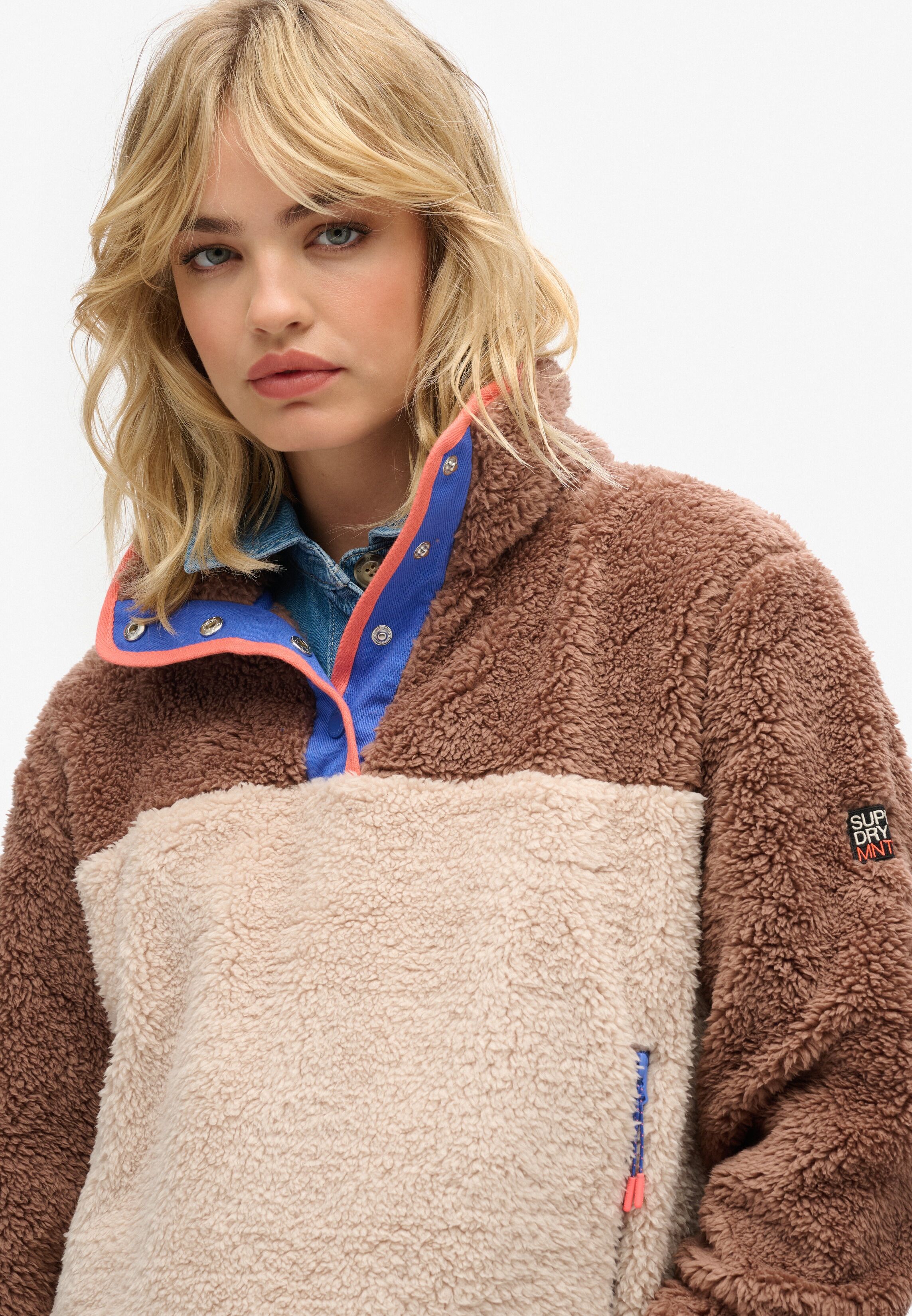 Sweatshirt SUPERDRY "SUPER SOFT MASH UP HALF ZIP", Damen, Gr. M, braun (nutmeg spice braun), Sweatware, Fleece, Obermaterial: 100% Polyester, oversize normal, Rundhals, Rippbündchen, Sweatshirts Sweatshirt, Kunstfaser, oversize nutmeg spice braun M