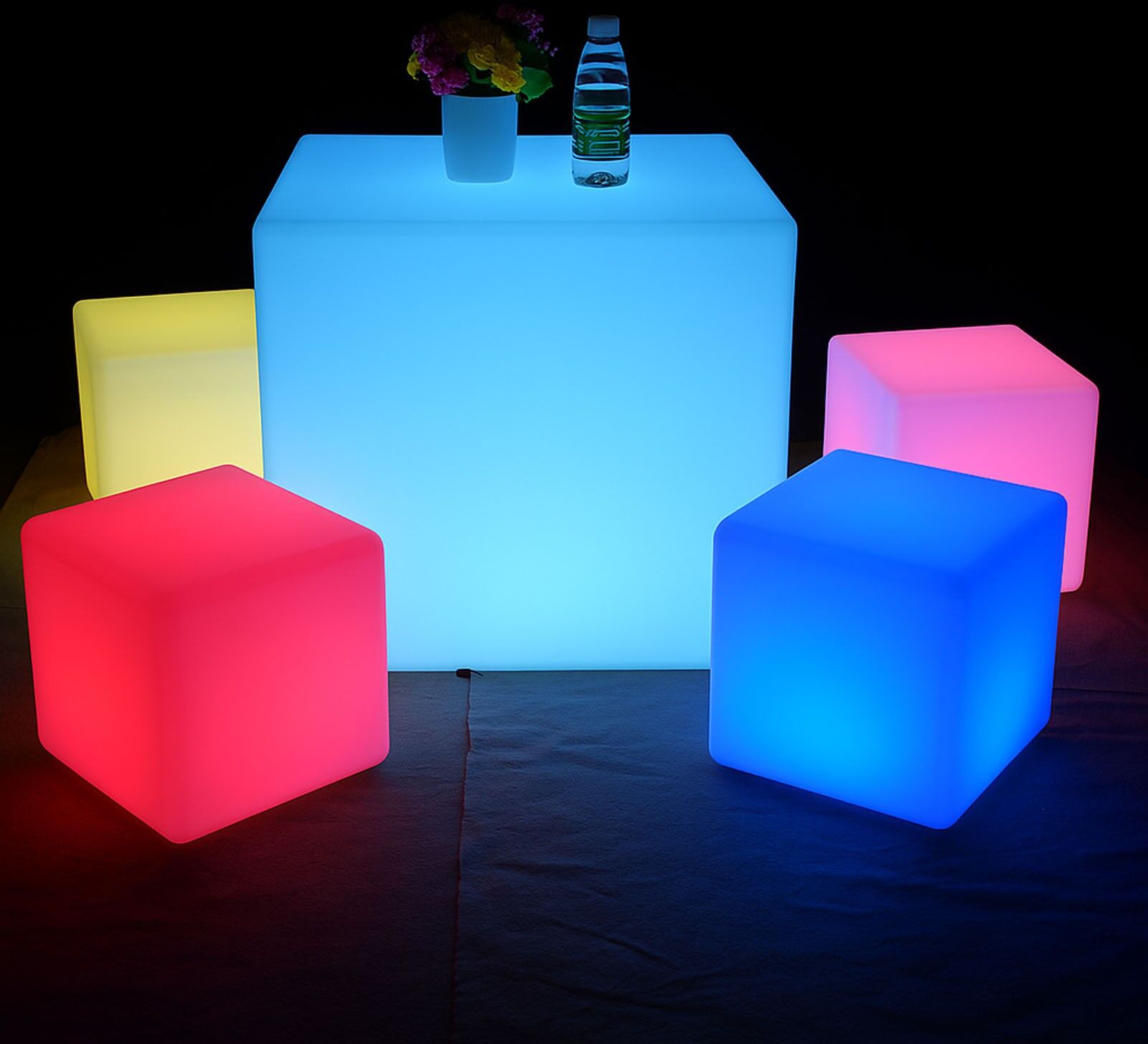 B2B Partner Podświetlany taboret LED, 30 x 30 x 30 cm