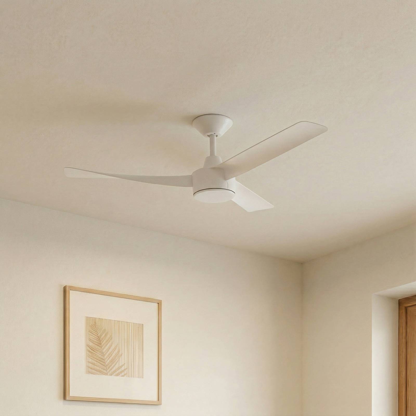 Lucande LED-Deckenventilator Airona, weiß, DC, leise, dim. Airona Lucande, dimmbar, weiß / opal, für Wohn- / Esszimmer, Kunststoff, Modern