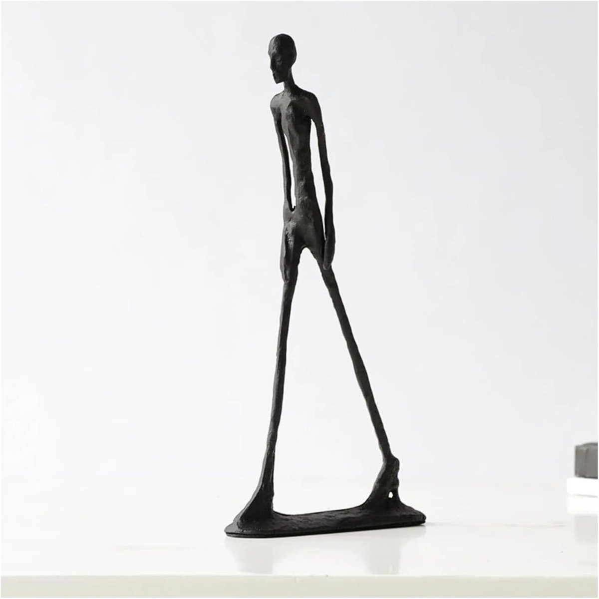 Goudkleurige Wandelende Man Sculptuur in Giacometti Stijl - Hoogte: 27 cm