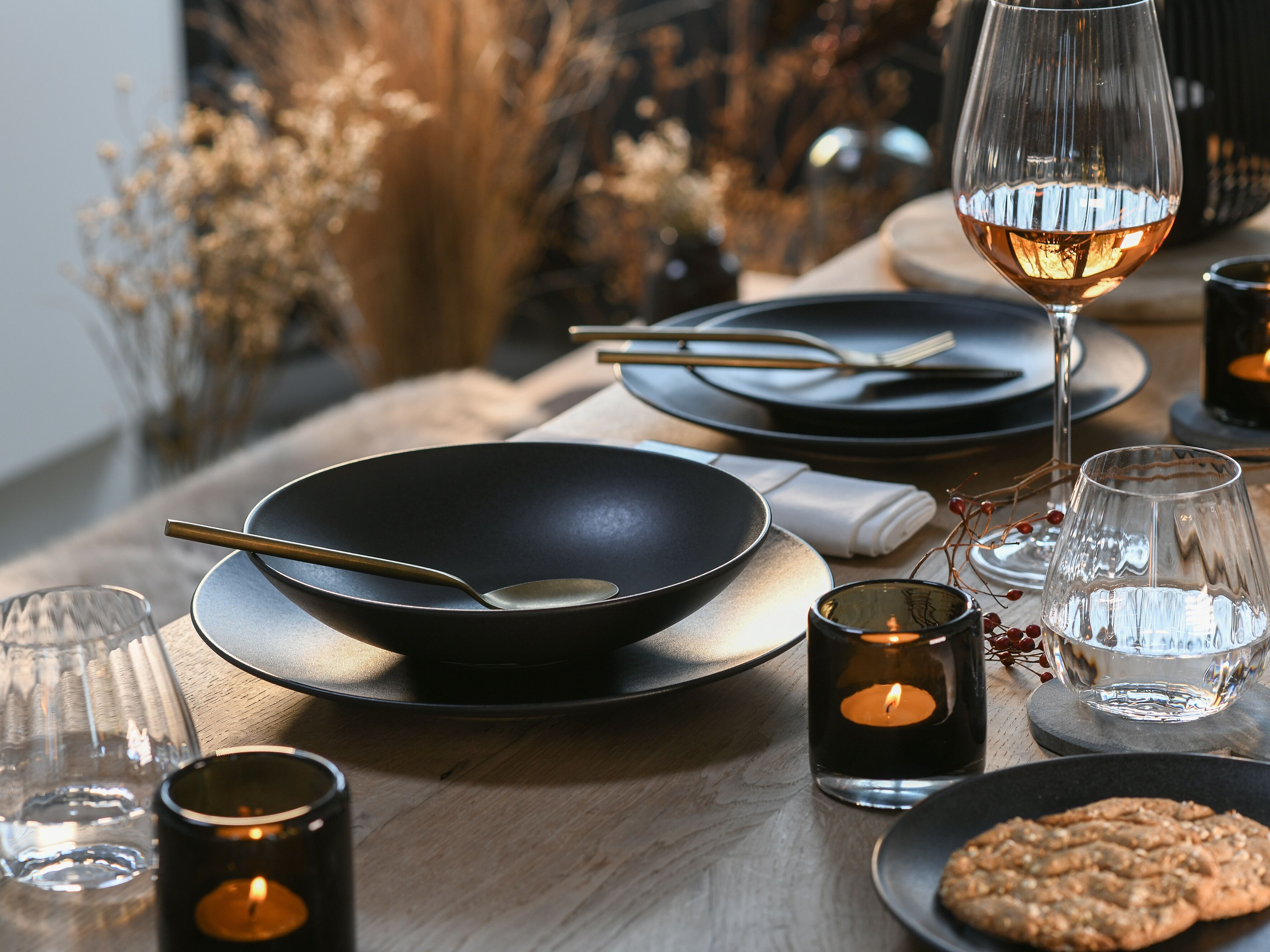 Teller-Set CREATABLE "Soft Touch, Geschirr-Set, 18-tlg.", schwarz, 18, Steinzeug, Geschirr-Sets, Teller-Set, Matte Spezialglasur, Schwarz-Grau-Farbton