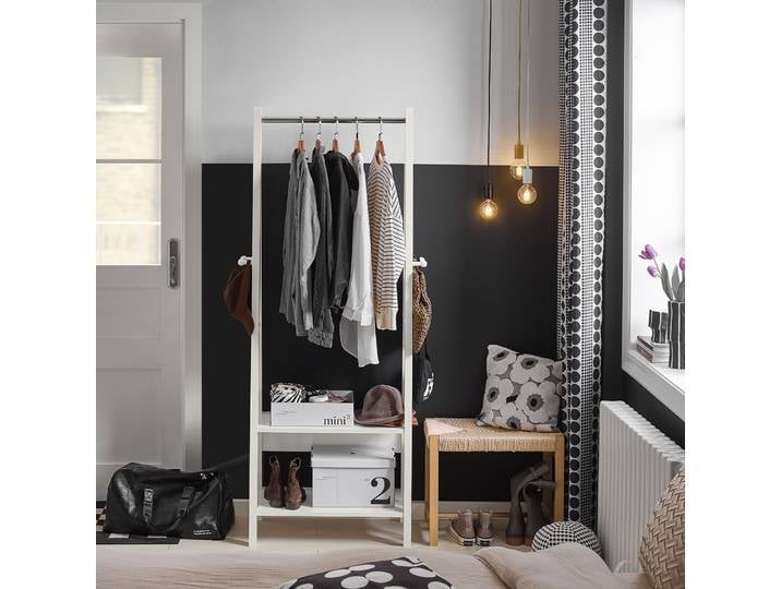 SoBuy FRG59-W porte-robes avec 2 étagères, bar suspendu moderne et support à robes autoportant pour chambre et couloir blanc