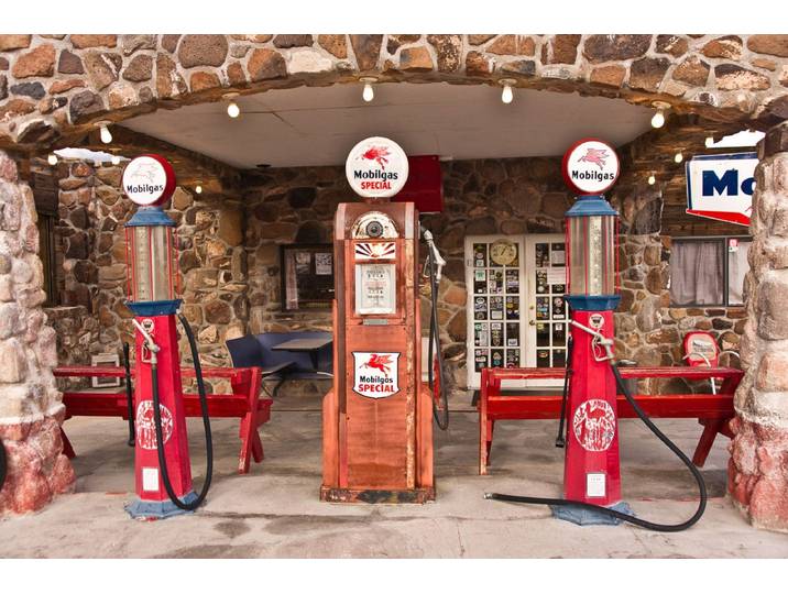 Fototapete PAPERMOON Alte Tankstelle , bunt, B:1,5m L:1,11m, Vlies, Tapeten, Fototapete