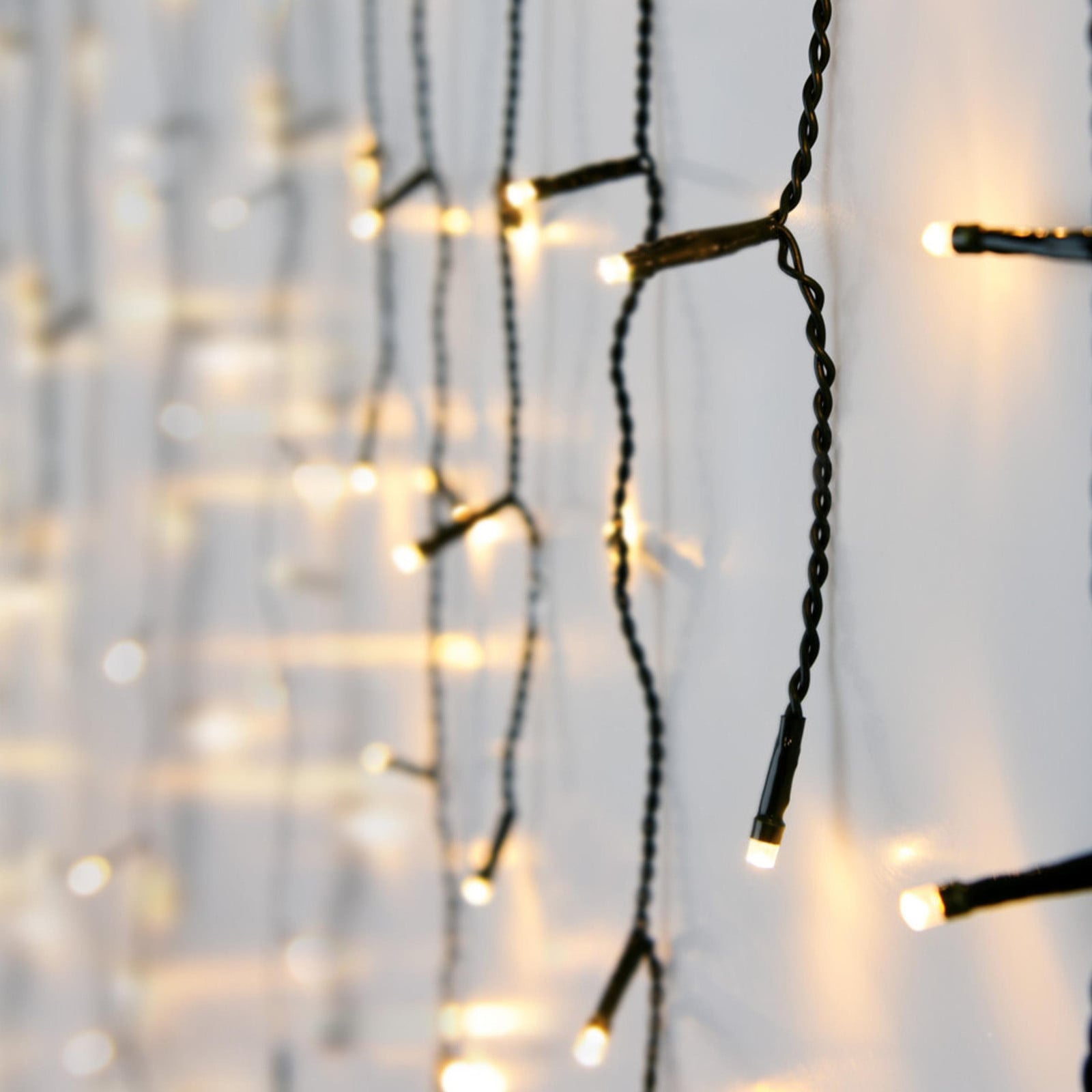 Spetebo IJzelregen lichtgordijn warm wit voor buiten, 6 meter met 180 LED en 40 lichtdraden