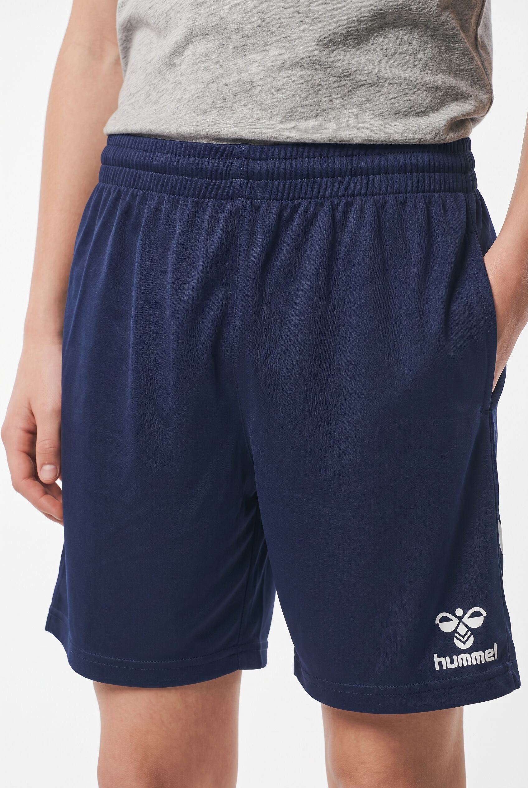 Trainingsshorts HUMMEL "HMLCORE XK POLY SHORTS KIDS", Jungen, Gr. 128, N-Gr, blau (marine), Obermaterial: 100% Polyester, Hosen Trainingsshorts, doppelt gestricktes Material, mit BEECOOL-Technologie, aus Polyester